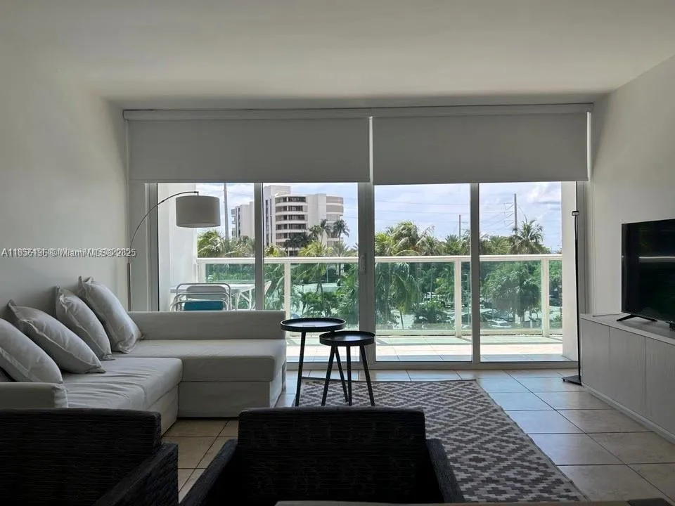 100 Bayview Dr 309, Sunny Isles Beach, Florida 331, Sunny Isles Beach, Florida 33160, 1 Bedroom Bedrooms, ,1 BathroomBathrooms,Residential,For Sale,100 Bayview Dr 309, Sunny Isles Beach, Florida 331,A11856196