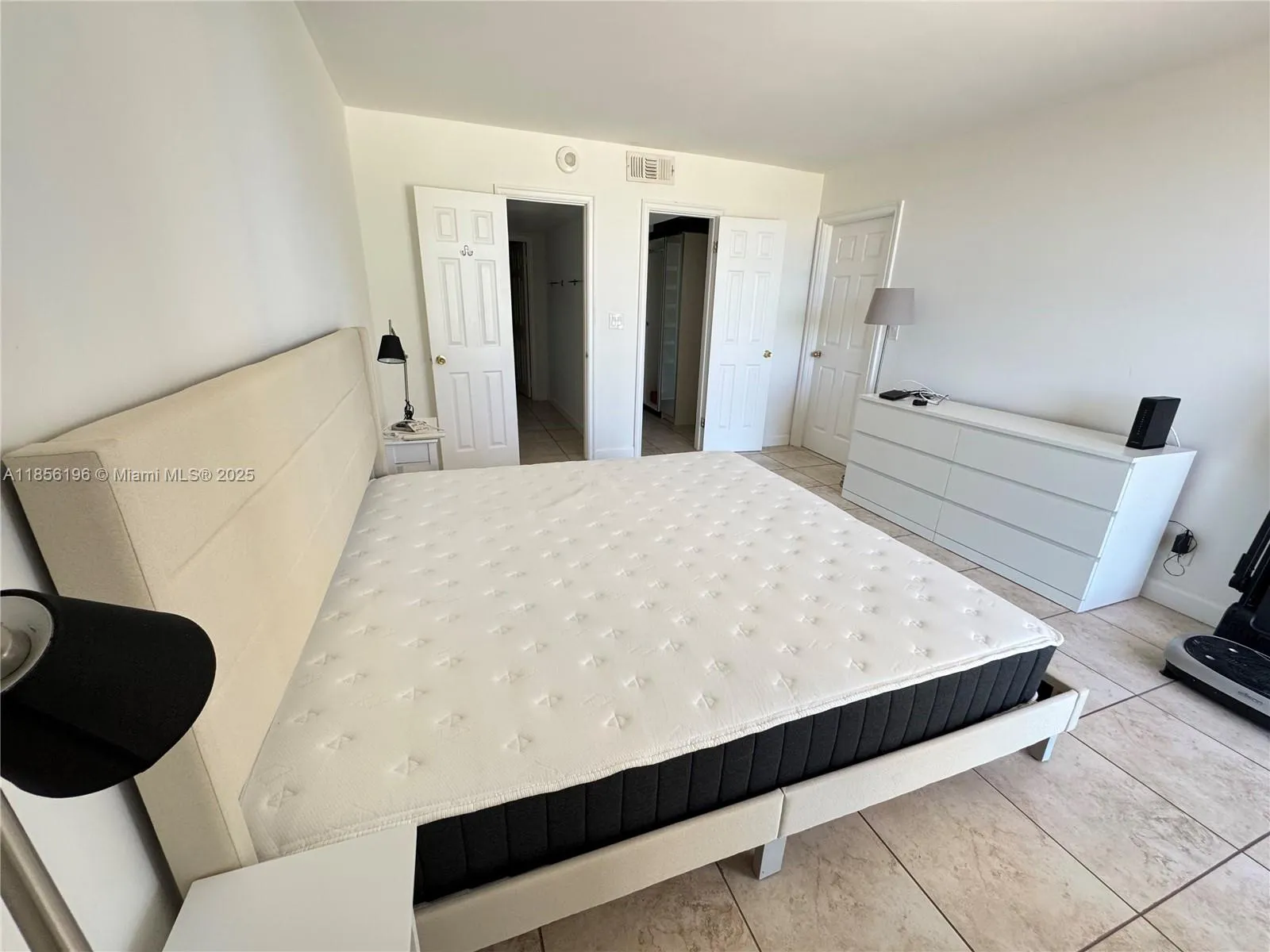 100 Bayview Dr 309, Sunny Isles Beach, Florida 331, Sunny Isles Beach, Florida 33160, 1 Bedroom Bedrooms, ,1 BathroomBathrooms,Residential,For Sale,100 Bayview Dr 309, Sunny Isles Beach, Florida 331,A11856196