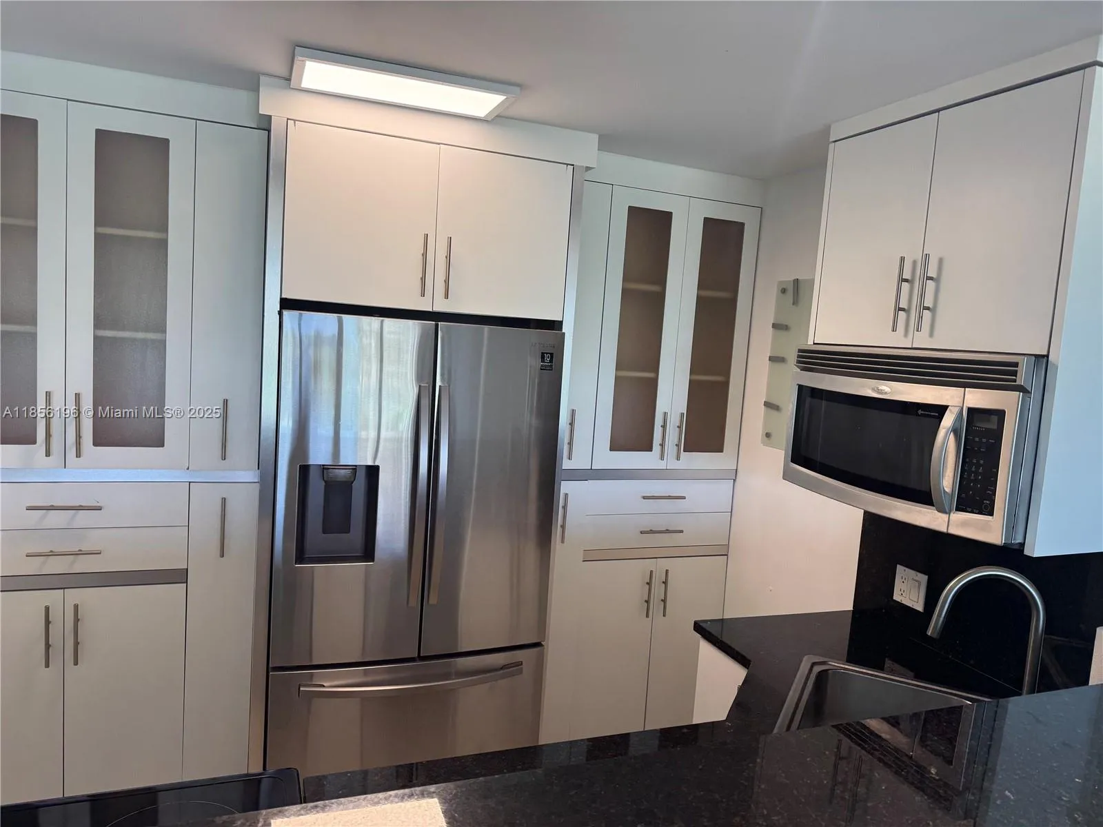 100 Bayview Dr 309, Sunny Isles Beach, Florida 331, Sunny Isles Beach, Florida 33160, 1 Bedroom Bedrooms, ,1 BathroomBathrooms,Residential,For Sale,100 Bayview Dr 309, Sunny Isles Beach, Florida 331,A11856196