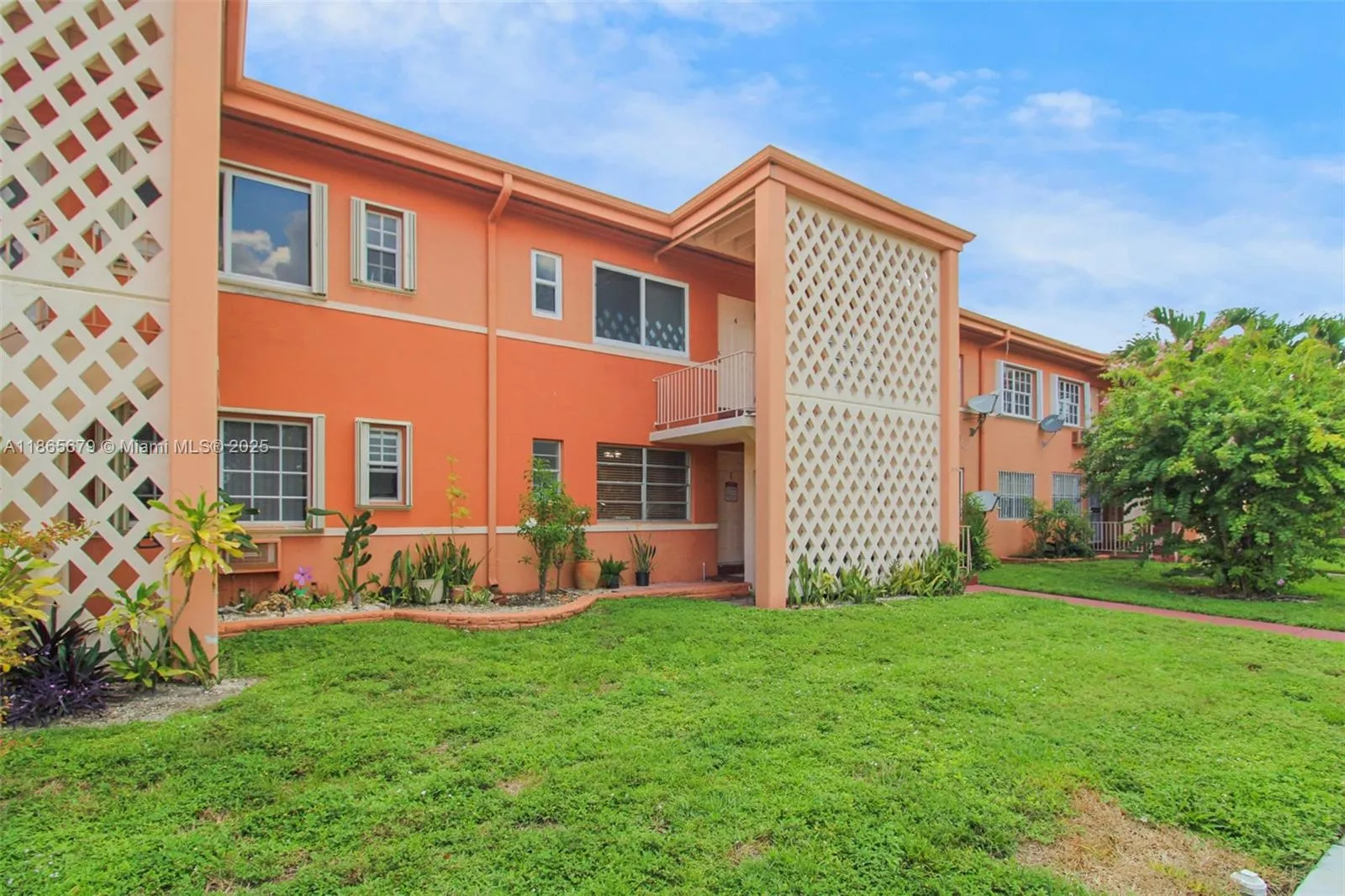 3451 Sw 11th St 8a, Miami, Florida 33135, Miami, Florida 33135, 1 Bedroom Bedrooms, ,1 BathroomBathrooms,Residential,For Sale,3451 Sw 11th St 8a, Miami, Florida 33135,A11865679