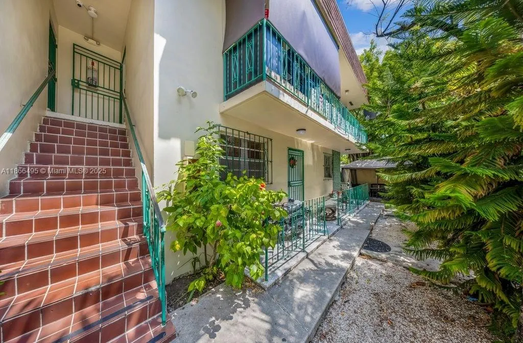 327 Sw 13th Ave, Miami, Florida 33135, Miami, Florida 33135, ,Residential Income,For Sale,327 Sw 13th Ave, Miami, Florida 33135,A11866495