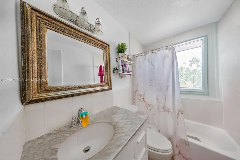 327 Sw 13th Ave, Miami, Florida 33135, Miami, Florida 33135, ,Residential Income,For Sale,327 Sw 13th Ave, Miami, Florida 33135,A11866495