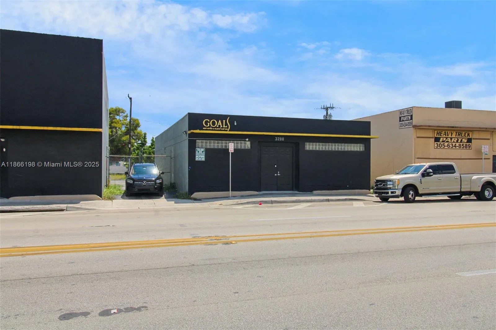 1-story office used as rehab center for post procedures.  Use as standard offices or medical.