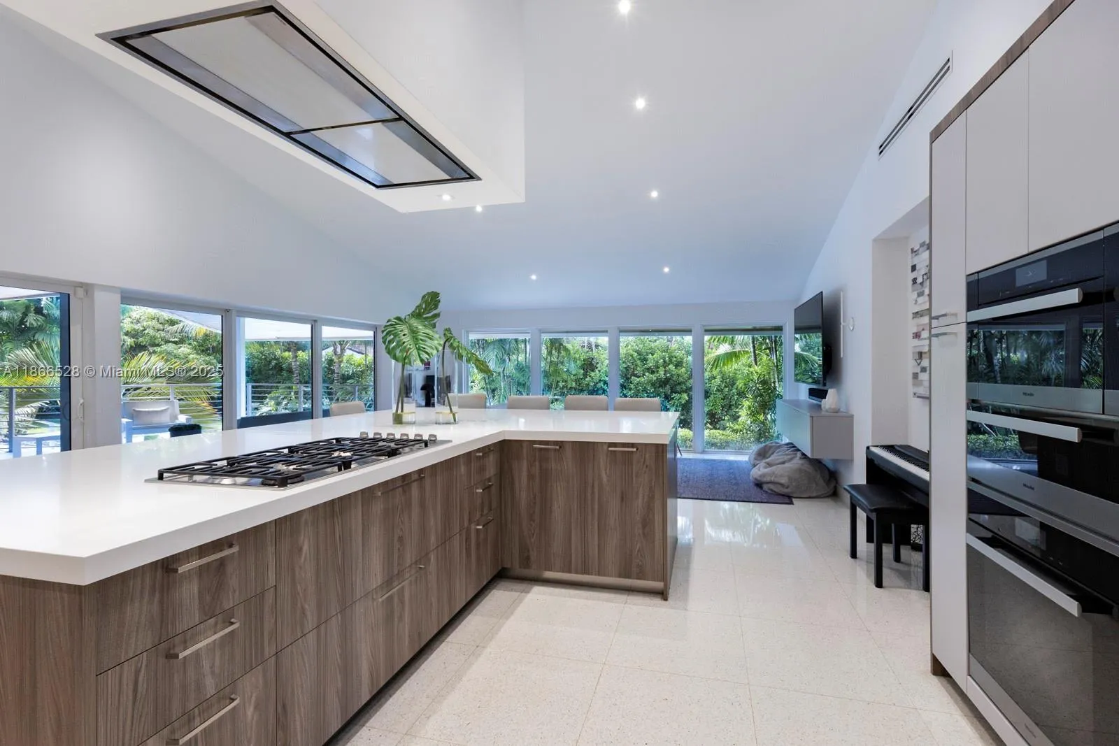 5780 Las Palmas Dr, Coral Gables, Florida 33156, Coral Gables, Florida 33156, 4 Bedrooms Bedrooms, ,3 BathroomsBathrooms,Residential,For Sale,5780 Las Palmas Dr, Coral Gables, Florida 33156,A11866528