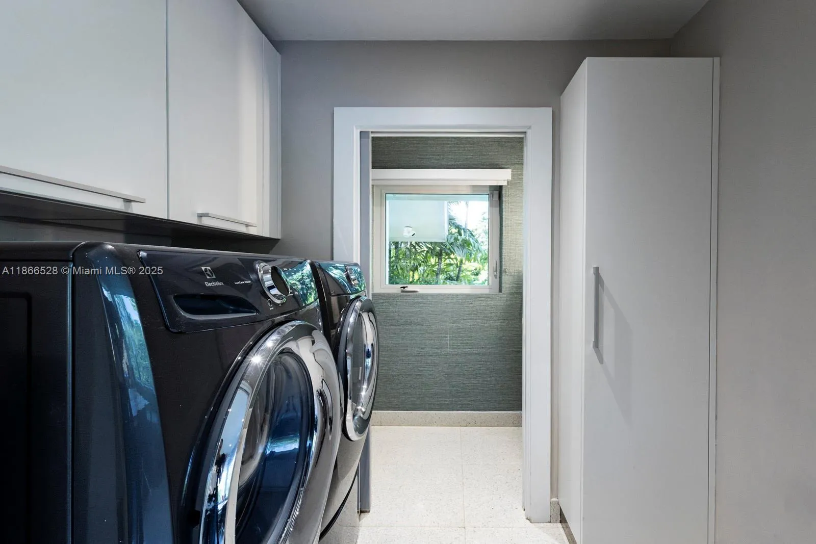 5780 Las Palmas Dr, Coral Gables, Florida 33156, Coral Gables, Florida 33156, 4 Bedrooms Bedrooms, ,3 BathroomsBathrooms,Residential,For Sale,5780 Las Palmas Dr, Coral Gables, Florida 33156,A11866528