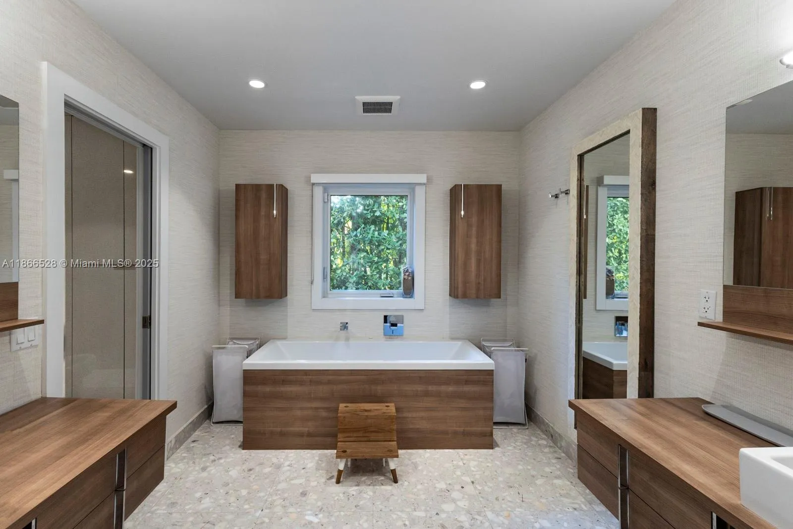 5780 Las Palmas Dr, Coral Gables, Florida 33156, Coral Gables, Florida 33156, 4 Bedrooms Bedrooms, ,3 BathroomsBathrooms,Residential,For Sale,5780 Las Palmas Dr, Coral Gables, Florida 33156,A11866528