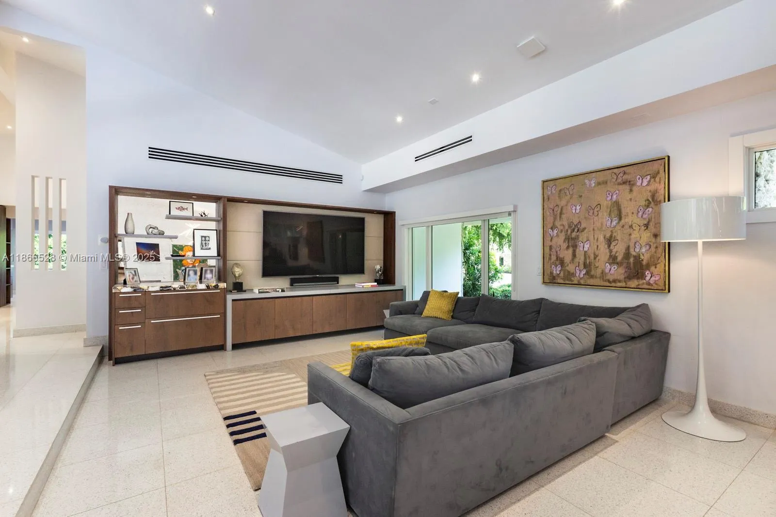 5780 Las Palmas Dr, Coral Gables, Florida 33156, Coral Gables, Florida 33156, 4 Bedrooms Bedrooms, ,3 BathroomsBathrooms,Residential,For Sale,5780 Las Palmas Dr, Coral Gables, Florida 33156,A11866528