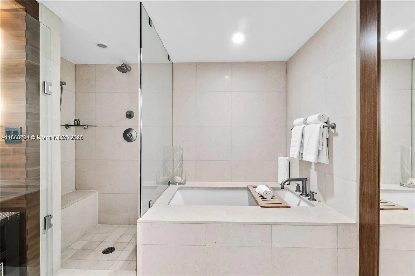 6801 Collins Ave 818, Miami Beach, Florida 33141, Miami Beach, Florida 33141, 2 Bedrooms Bedrooms, ,2 BathroomsBathrooms,Residential,For Sale,6801 Collins Ave 818, Miami Beach, Florida 33141,A11866794