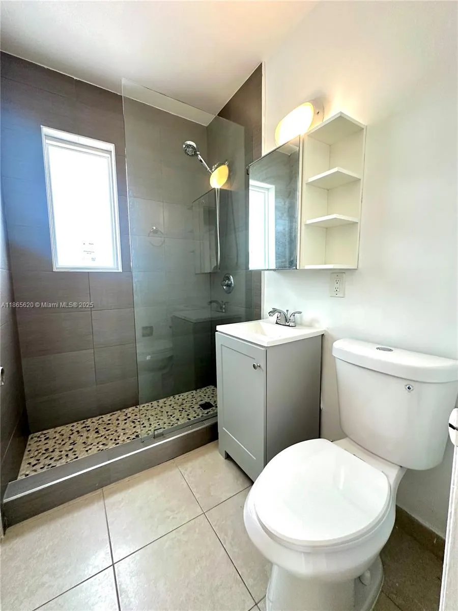 800 85th St 810, Miami Beach, Florida 33141, Miami Beach, Florida 33141, 1 Bedroom Bedrooms, ,1 BathroomBathrooms,Residential Lease,For Rent,800 85th St 810, Miami Beach, Florida 33141,A11865620