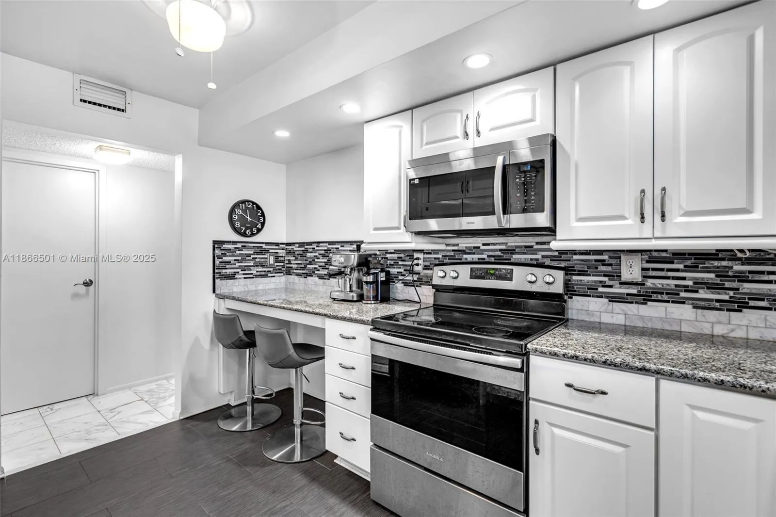 1000 Parkview Dr 715, Hallandale Beach, Florida 33, Hallandale Beach, Florida 33009, 2 Bedrooms Bedrooms, ,2 BathroomsBathrooms,Residential,For Sale,1000 Parkview Dr 715, Hallandale Beach, Florida 33,A11866501