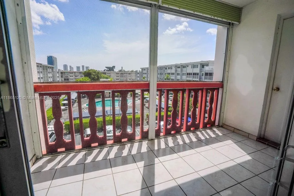 215 Se 3rd Ave 401d, Hallandale Beach, Florida 330, Hallandale Beach, Florida 33009, 1 Bedroom Bedrooms, ,1 BathroomBathrooms,Residential,For Sale,215 Se 3rd Ave 401d, Hallandale Beach, Florida 330,A11868120