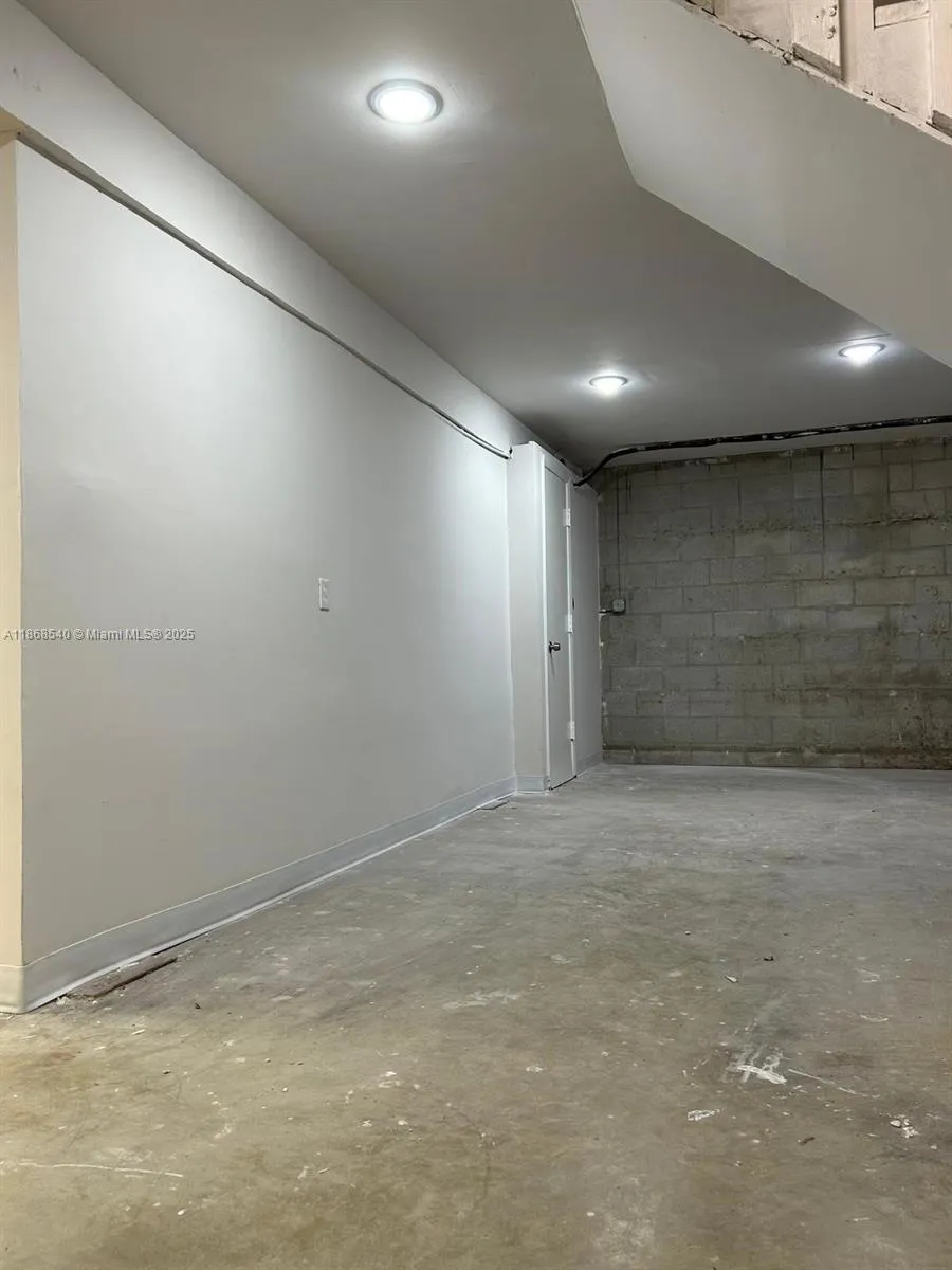 8418 Nw 61st St 5, Miami, Florida 33166, Miami, Florida 33166, ,Commercial Lease,For Rent,8418 Nw 61st St 5, Miami, Florida 33166,A11868540