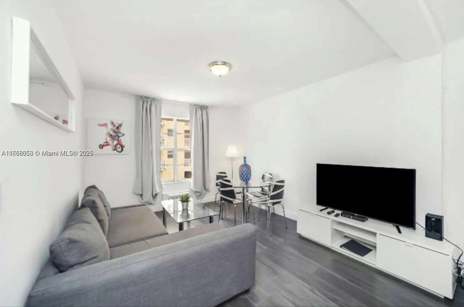 3030 Collins Ave 4f, Miami Beach, Florida 33140, Miami Beach, Florida 33140, 1 Bedroom Bedrooms, ,1 BathroomBathrooms,Residential,For Sale,3030 Collins Ave 4f, Miami Beach, Florida 33140,A11868658
