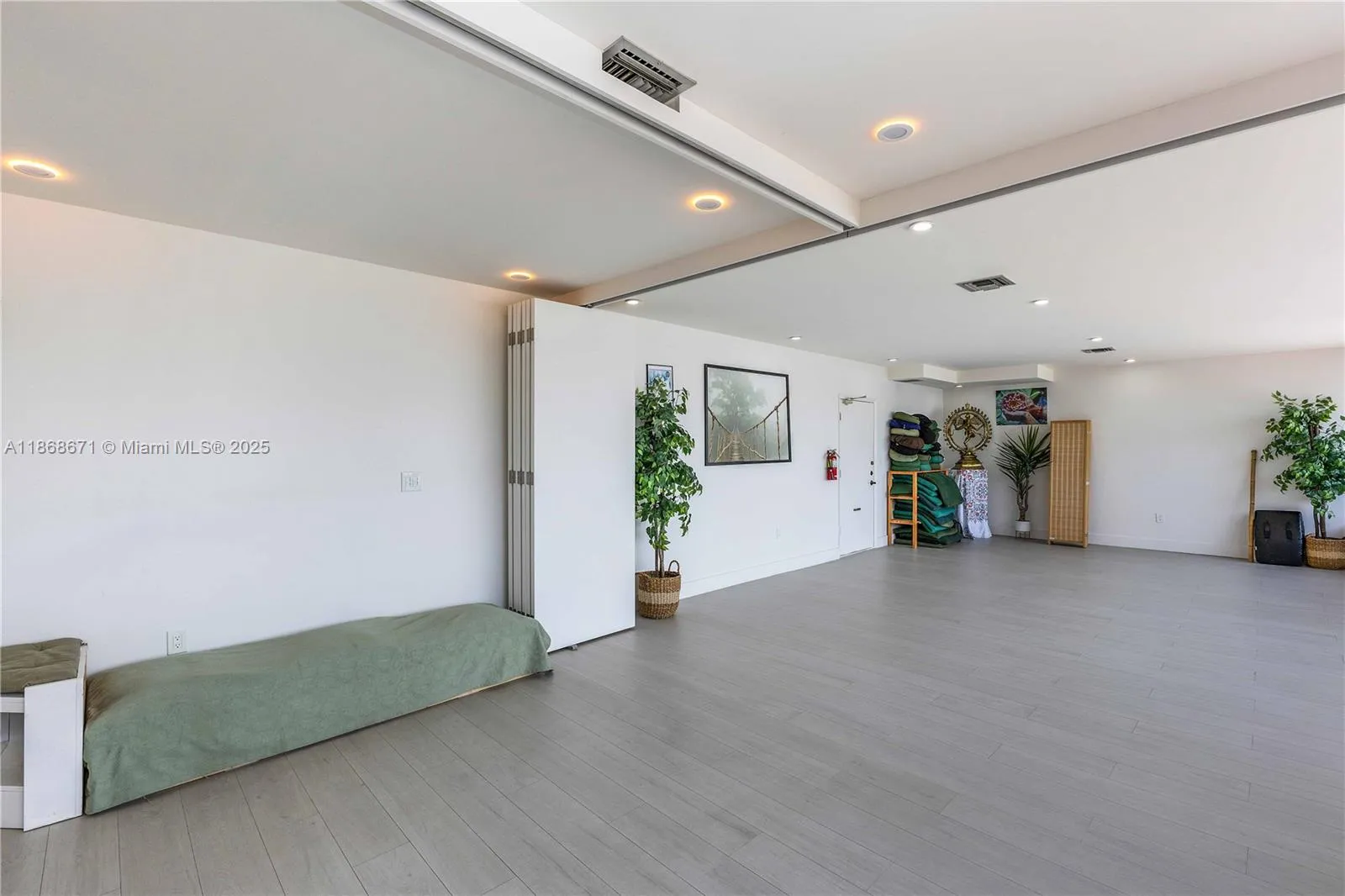 1385 Sw 22nd St 201, Miami, Florida 33145, Miami, Florida 33145, ,Commercial Sale,For Sale,1385 Sw 22nd St 201, Miami, Florida 33145,A11868671