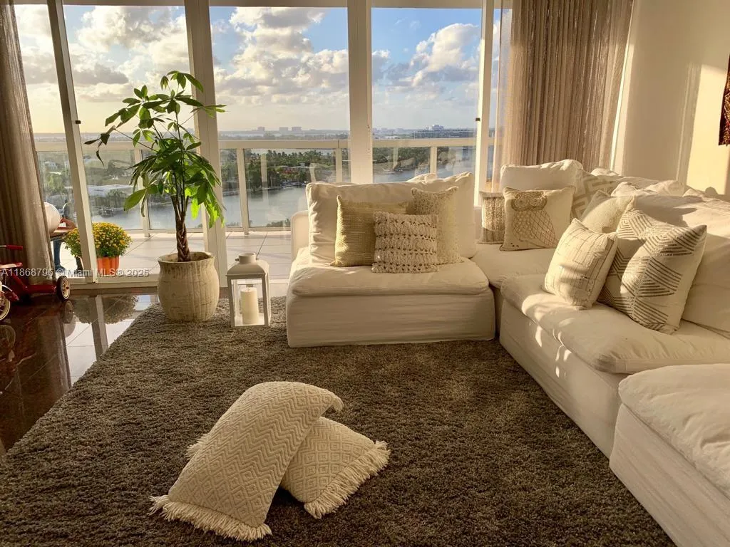 6301 Collins Ave 1606, Miami Beach, Florida 33141, Miami Beach, Florida 33141, 2 Bedrooms Bedrooms, ,2 BathroomsBathrooms,Residential Lease,For Rent,6301 Collins Ave 1606, Miami Beach, Florida 33141,A11868796