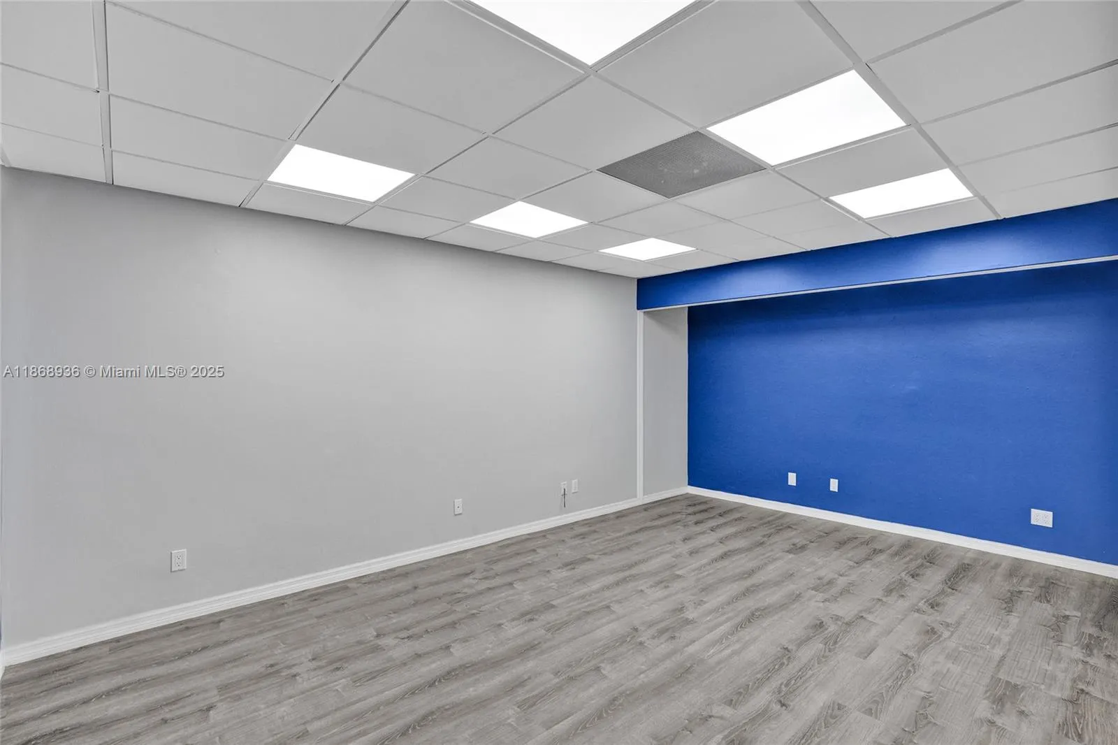 2419 Hollywood Blvd, Hollywood, Florida 33020, Hollywood, Florida 33020, ,Commercial Lease,For Rent,2419 Hollywood Blvd, Hollywood, Florida 33020,A11868936