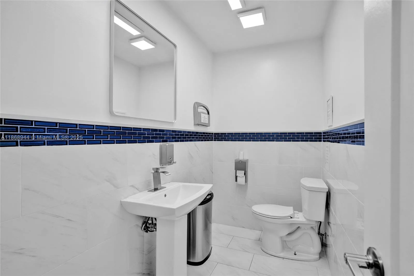 2419 Hollywood Blvd, Hollywood, Florida 33020, Hollywood, Florida 33020, ,Commercial Sale,For Sale,2419 Hollywood Blvd, Hollywood, Florida 33020,A11868944