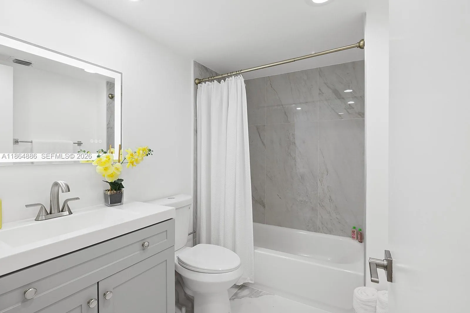 12500 Sw 6th St 307n, Pembroke Pines, Florida 3302, Pembroke Pines, Florida 33027, 2 Bedrooms Bedrooms, ,2 BathroomsBathrooms,Residential,For Sale,12500 Sw 6th St 307n, Pembroke Pines, Florida 3302,A11864886