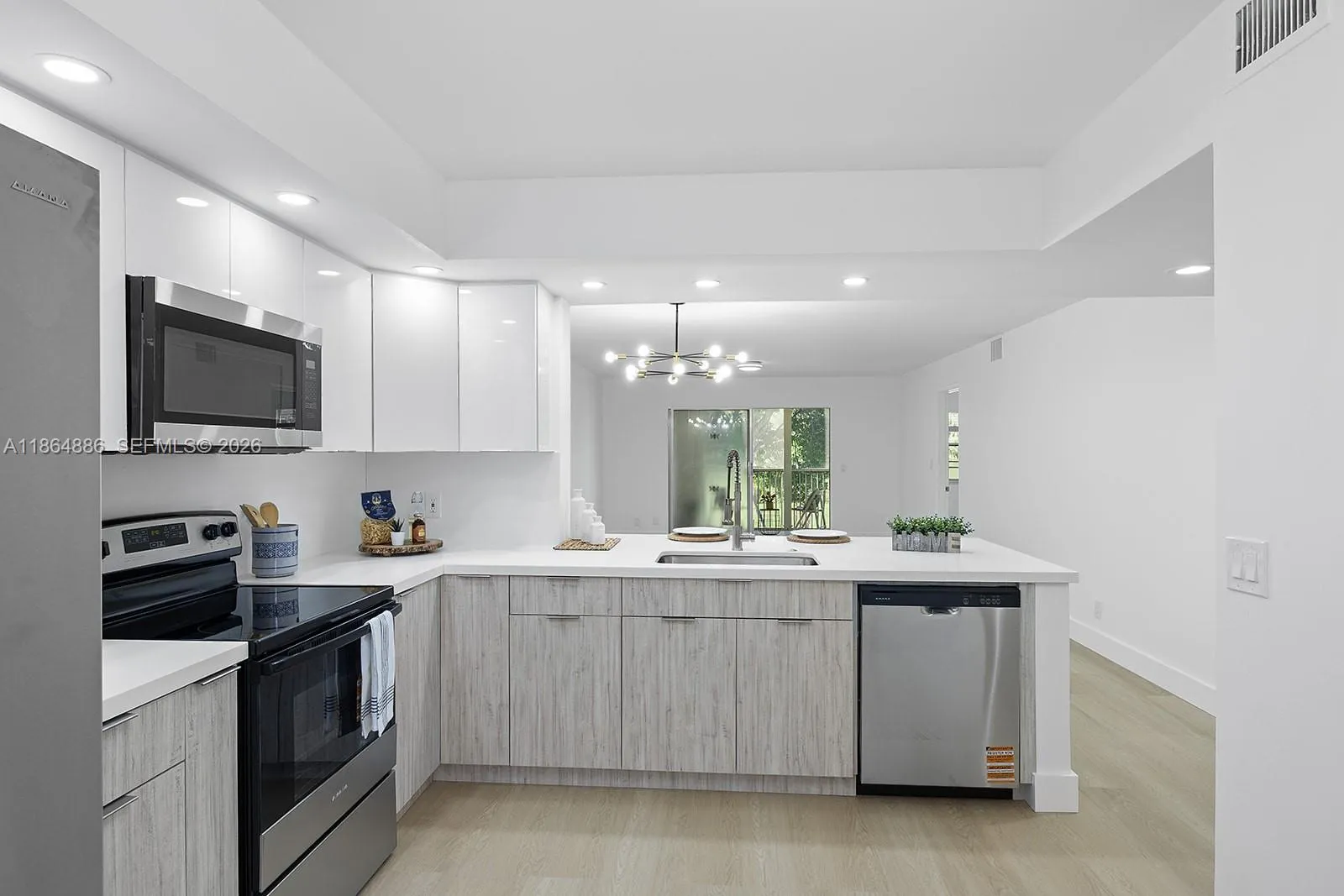 12500 Sw 6th St 307n, Pembroke Pines, Florida 3302, Pembroke Pines, Florida 33027, 2 Bedrooms Bedrooms, ,2 BathroomsBathrooms,Residential,For Sale,12500 Sw 6th St 307n, Pembroke Pines, Florida 3302,A11864886