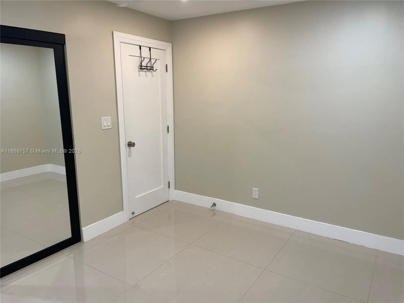 5002 Sheridan St 1, Hollywood, Florida 33021, Hollywood, Florida 33021, 3 Bedrooms Bedrooms, ,2 BathroomsBathrooms,Residential,For Sale,5002 Sheridan St 1, Hollywood, Florida 33021,A11869757