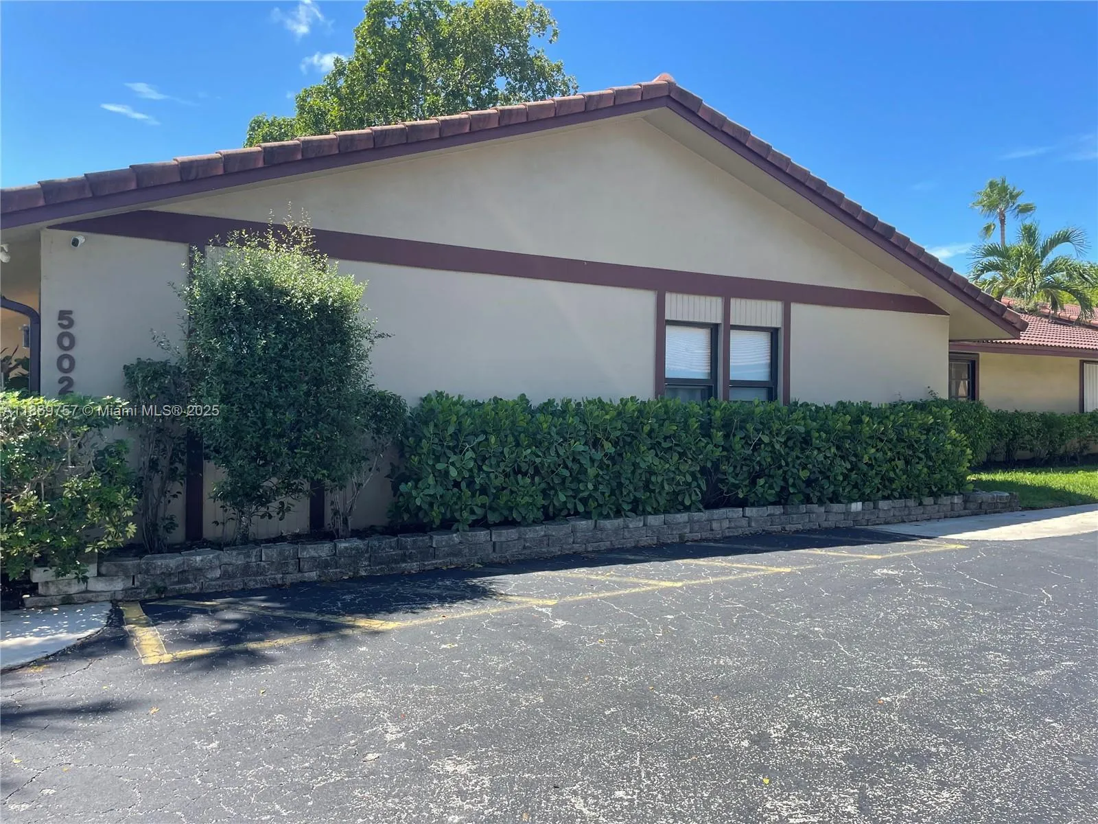 5002 Sheridan St 1, Hollywood, Florida 33021, Hollywood, Florida 33021, 3 Bedrooms Bedrooms, ,2 BathroomsBathrooms,Residential,For Sale,5002 Sheridan St 1, Hollywood, Florida 33021,A11869757