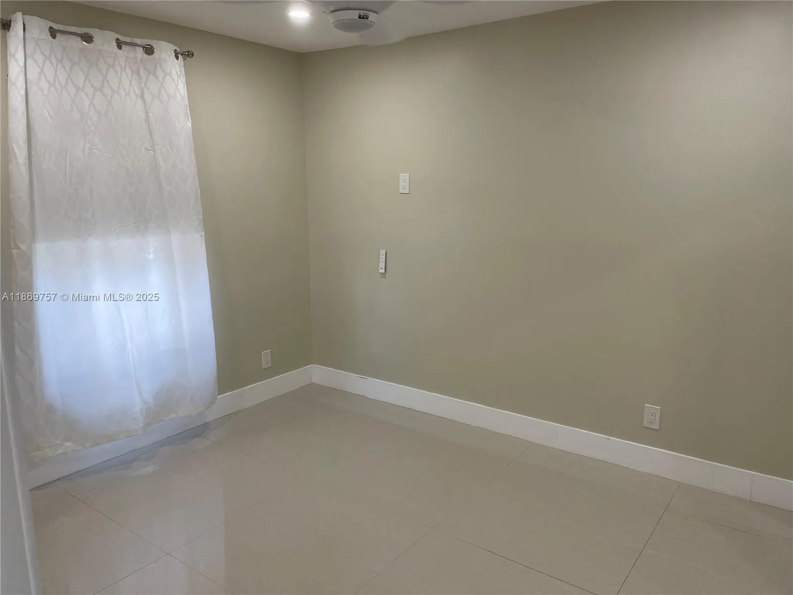 5002 Sheridan St 1, Hollywood, Florida 33021, Hollywood, Florida 33021, 3 Bedrooms Bedrooms, ,2 BathroomsBathrooms,Residential,For Sale,5002 Sheridan St 1, Hollywood, Florida 33021,A11869757