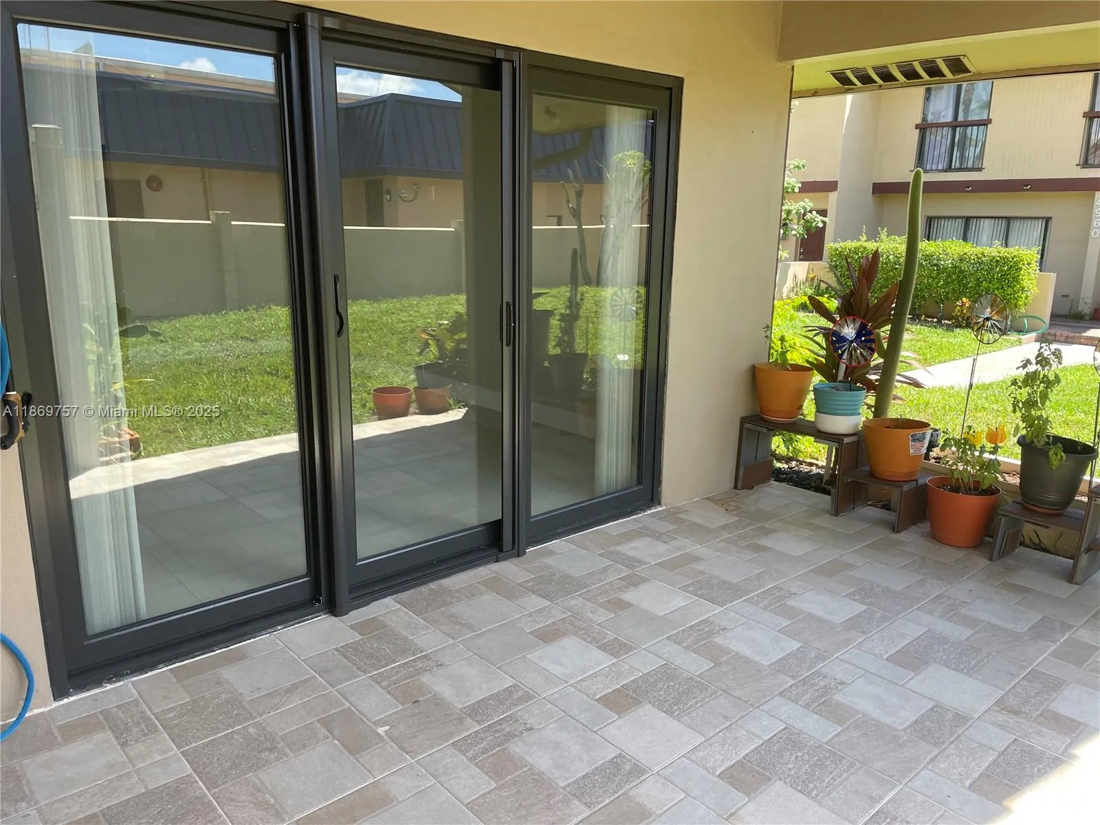 5002 Sheridan St 1, Hollywood, Florida 33021, Hollywood, Florida 33021, 3 Bedrooms Bedrooms, ,2 BathroomsBathrooms,Residential,For Sale,5002 Sheridan St 1, Hollywood, Florida 33021,A11869757