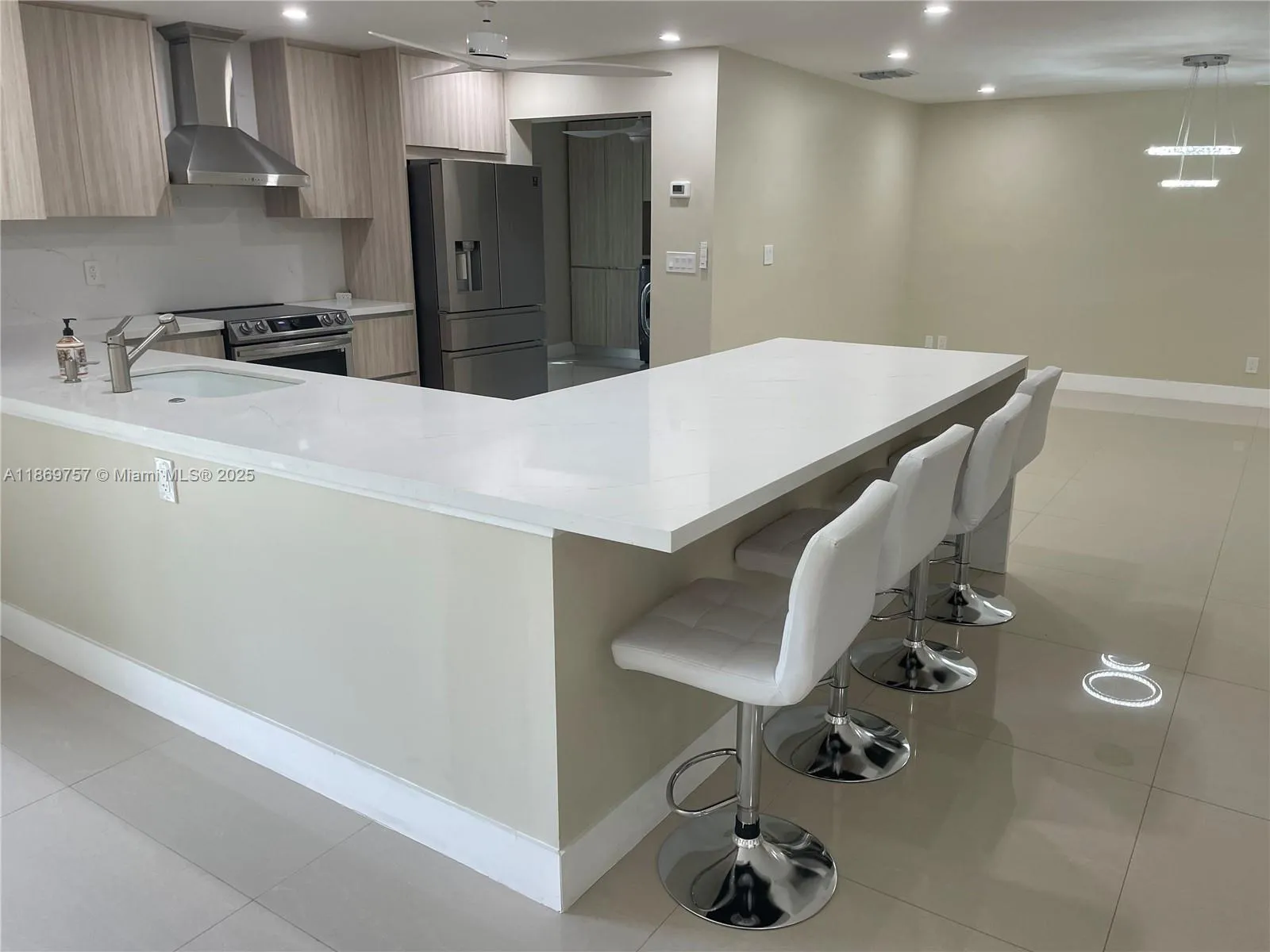 5002 Sheridan St 1, Hollywood, Florida 33021, Hollywood, Florida 33021, 3 Bedrooms Bedrooms, ,2 BathroomsBathrooms,Residential,For Sale,5002 Sheridan St 1, Hollywood, Florida 33021,A11869757