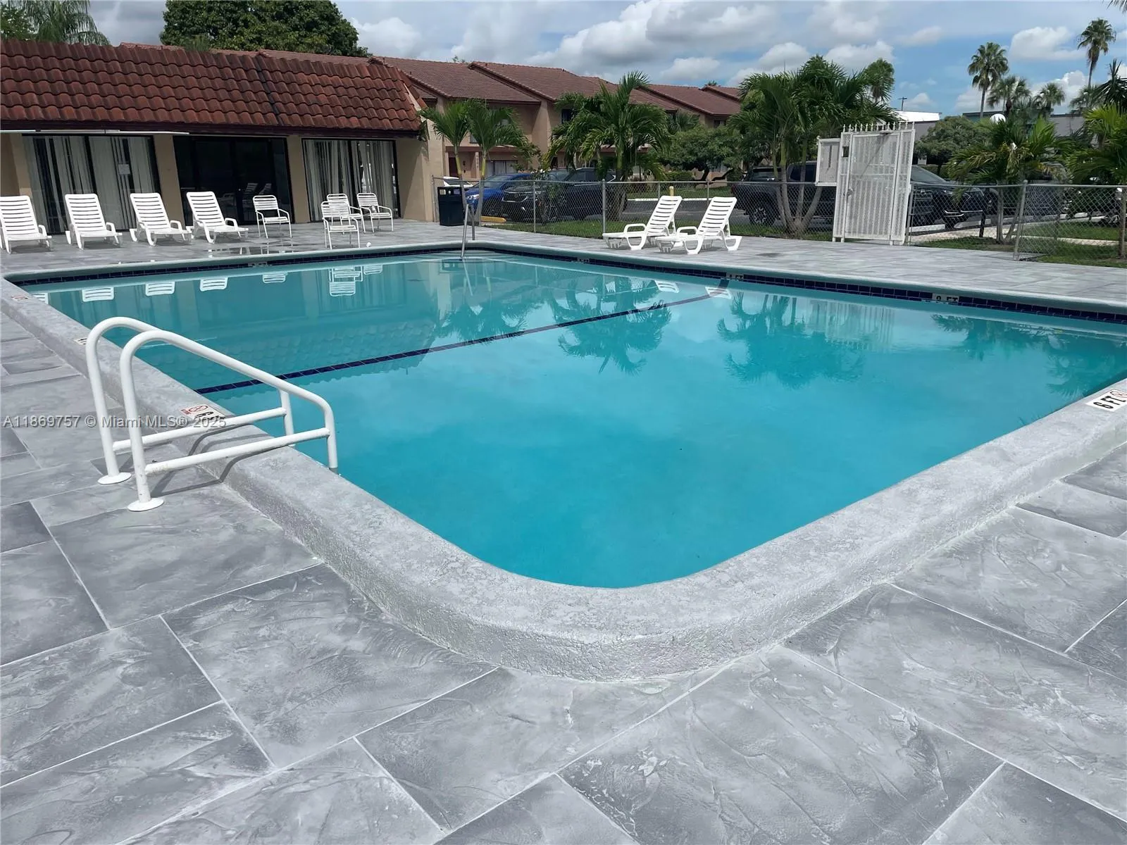 5002 Sheridan St 1, Hollywood, Florida 33021, Hollywood, Florida 33021, 3 Bedrooms Bedrooms, ,2 BathroomsBathrooms,Residential,For Sale,5002 Sheridan St 1, Hollywood, Florida 33021,A11869757