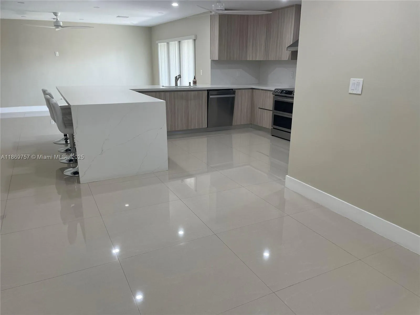 5002 Sheridan St 1, Hollywood, Florida 33021, Hollywood, Florida 33021, 3 Bedrooms Bedrooms, ,2 BathroomsBathrooms,Residential,For Sale,5002 Sheridan St 1, Hollywood, Florida 33021,A11869757