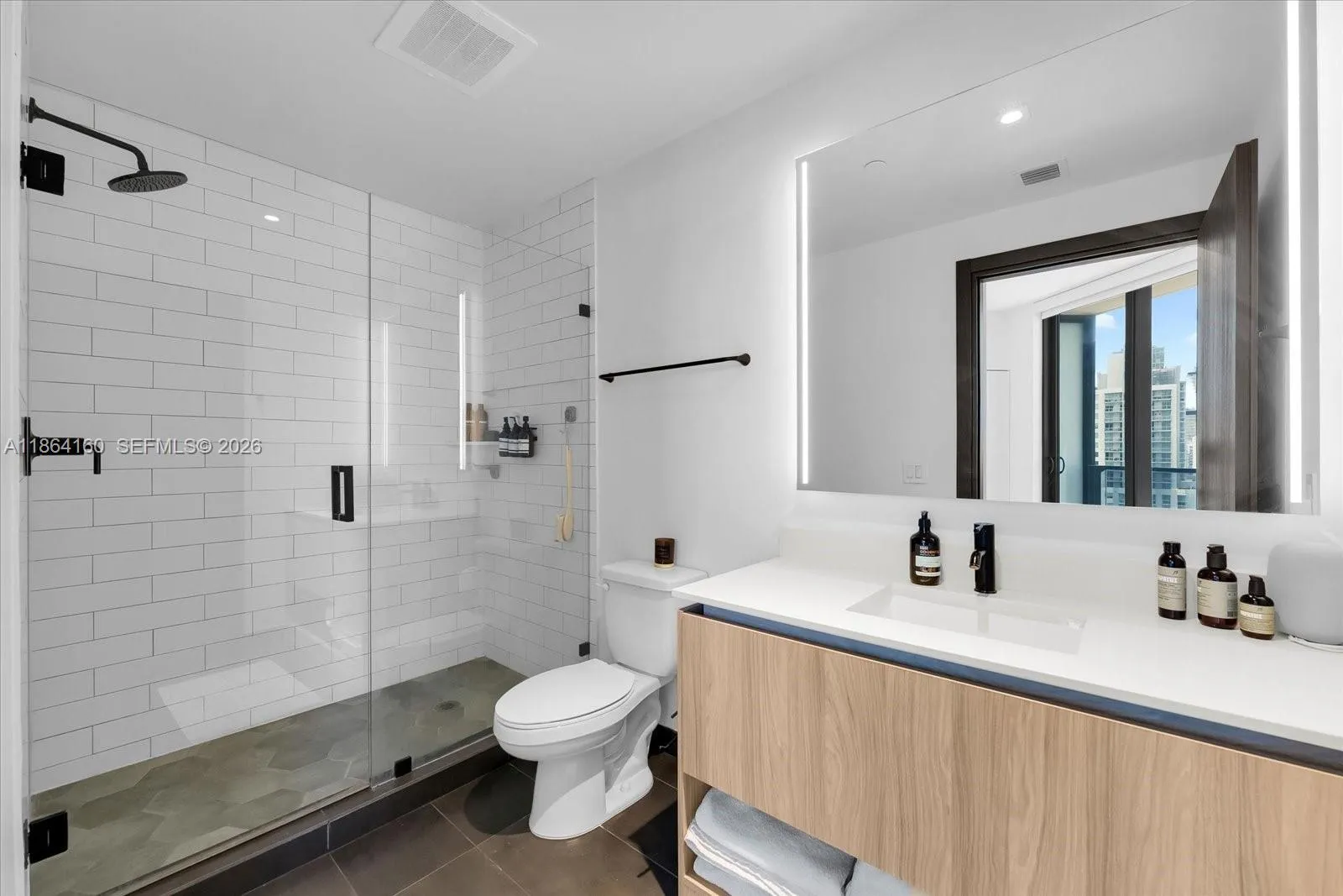 398 Ne 5th St 3714, Miami, Florida 33132, Miami, Florida 33132, 1 Bedroom Bedrooms, ,2 BathroomsBathrooms,Residential,For Sale,398 Ne 5th St 3714, Miami, Florida 33132,A11864160