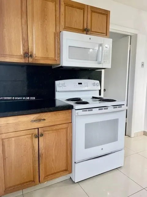 310 Sw 10th Ter, Hallandale Beach, Florida 33009, Hallandale Beach, Florida 33009, ,Residential Income,For Sale,310 Sw 10th Ter, Hallandale Beach, Florida 33009,A11868983