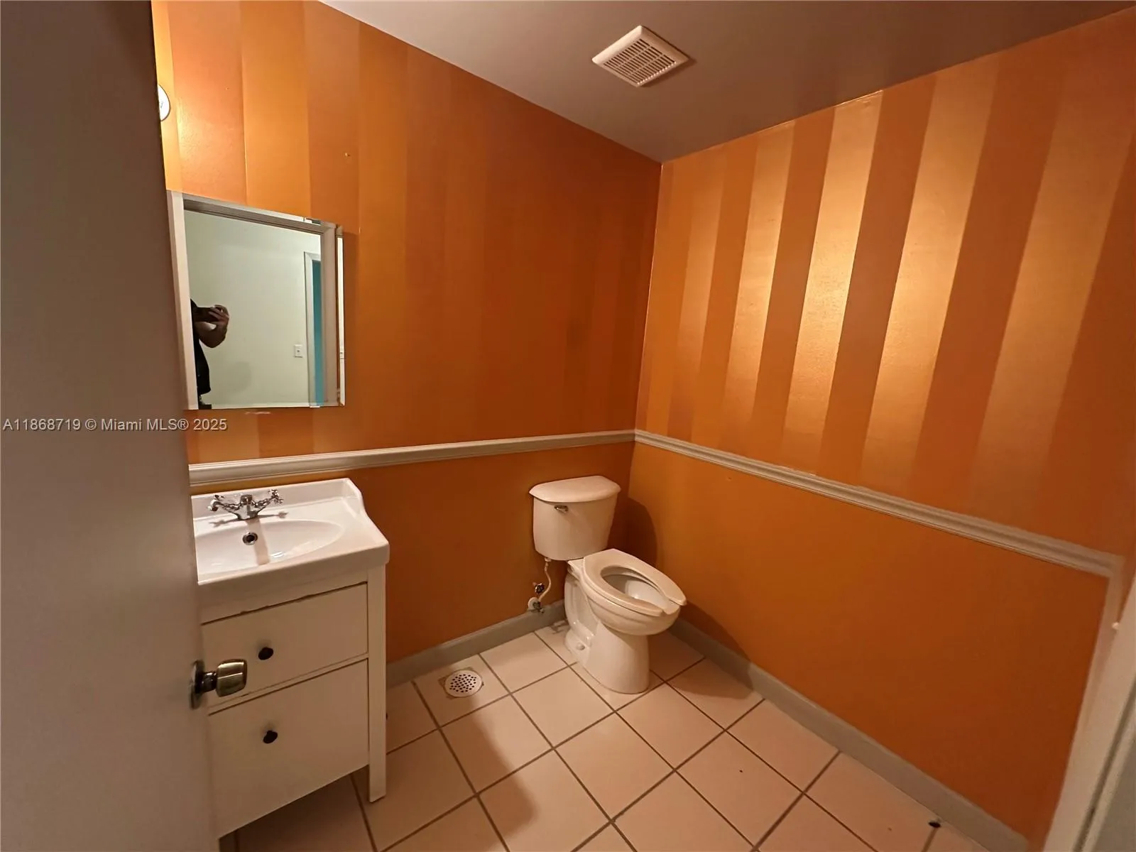 212 N Federal Hwy, Dania Beach, Florida 33004, Dania Beach, Florida 33004, ,Commercial Lease,For Rent,212 N Federal Hwy, Dania Beach, Florida 33004,A11868719