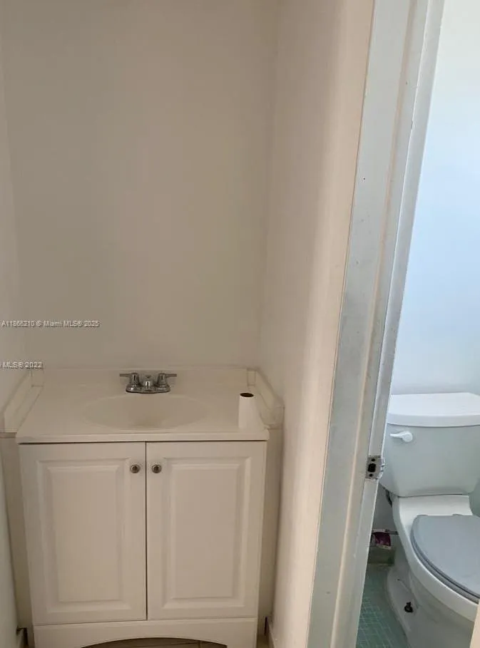Miami, Florida 33179, 1 Bedroom Bedrooms, ,1 BathroomBathrooms,Residential Lease,For Rent,A11866210