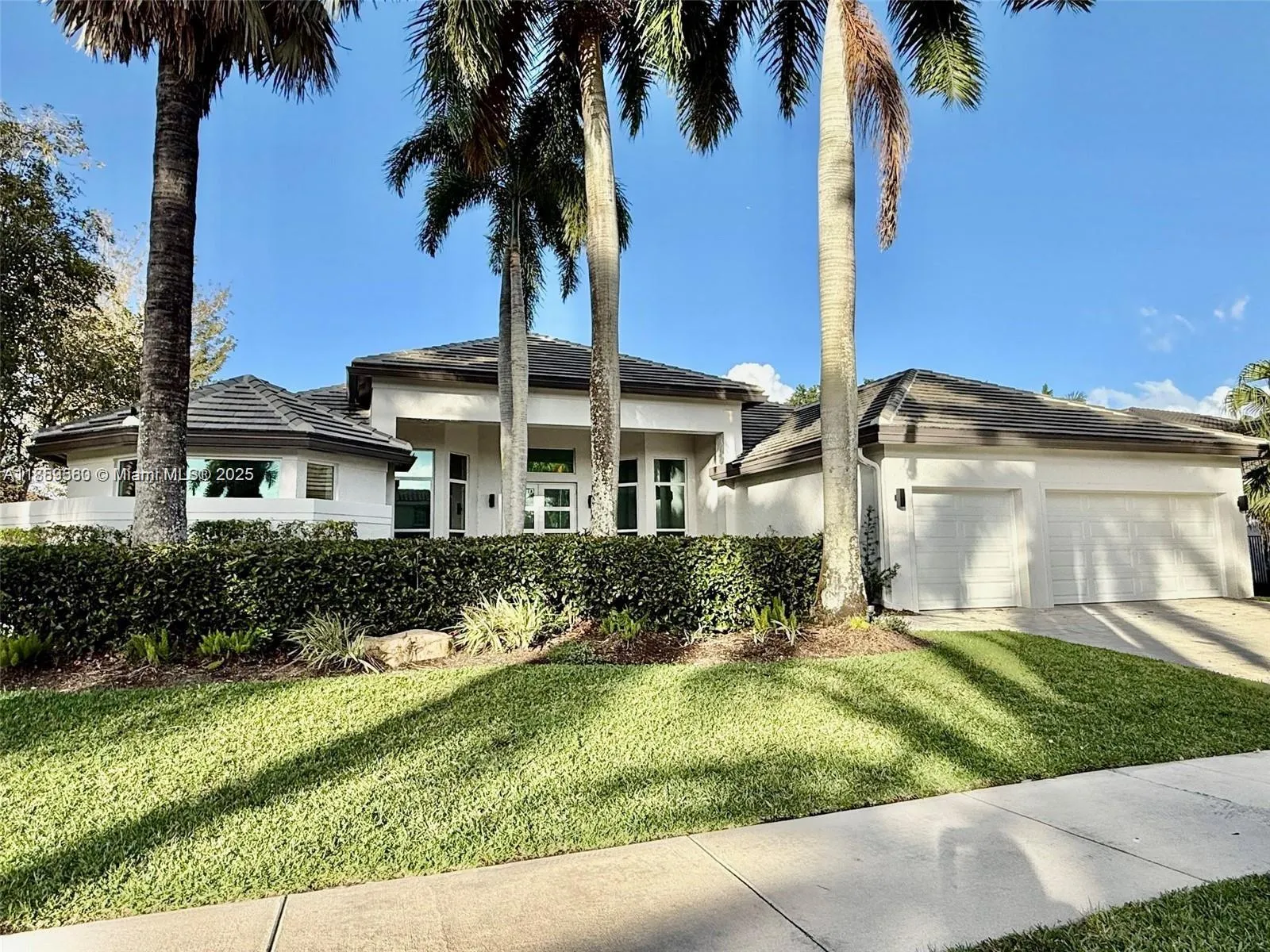 2523 Montclaire Cir, Weston, Florida 33327, Weston, Florida 33327, 5 Bedrooms Bedrooms, ,3 BathroomsBathrooms,Residential,For Sale,2523 Montclaire Cir, Weston, Florida 33327,A11859560
