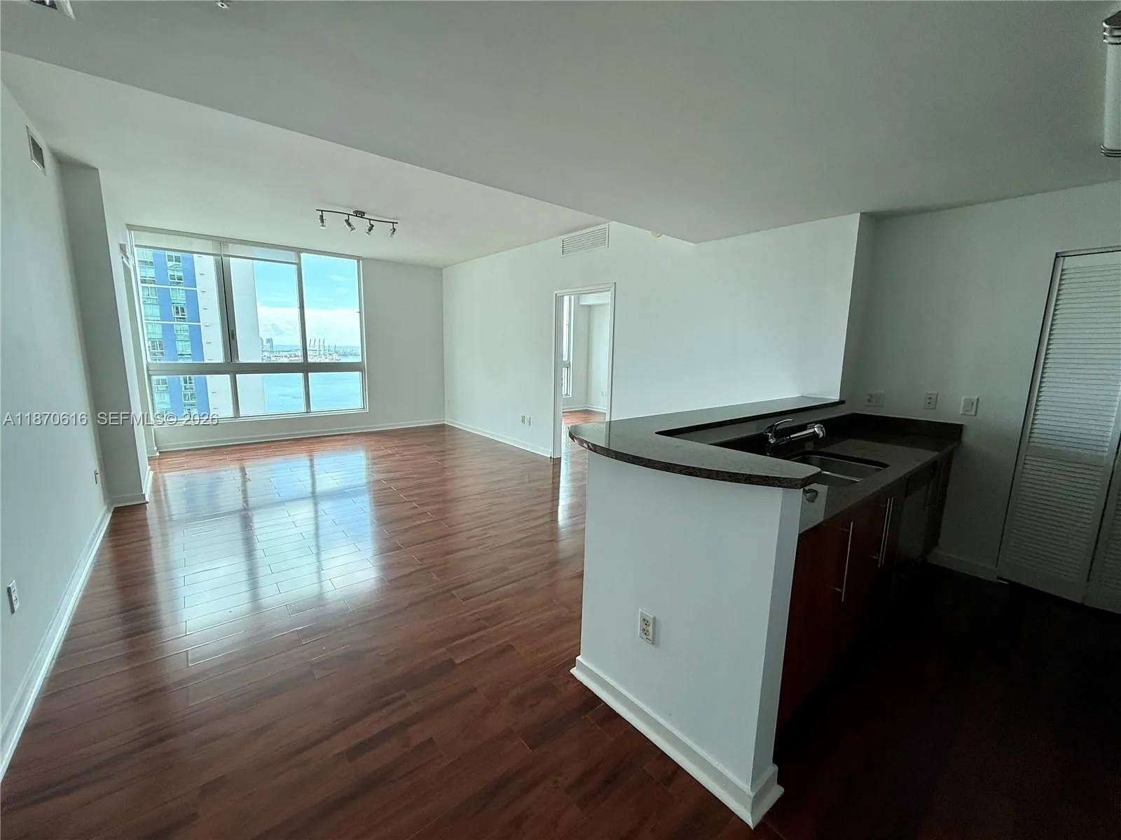 300 S Biscayne Blvd T-3014, Miami, Florida 33131, Miami, Florida 33131, 2 Bedrooms Bedrooms, ,2 BathroomsBathrooms,Residential,For Sale,300 S Biscayne Blvd T-3014, Miami, Florida 33131,A11870616