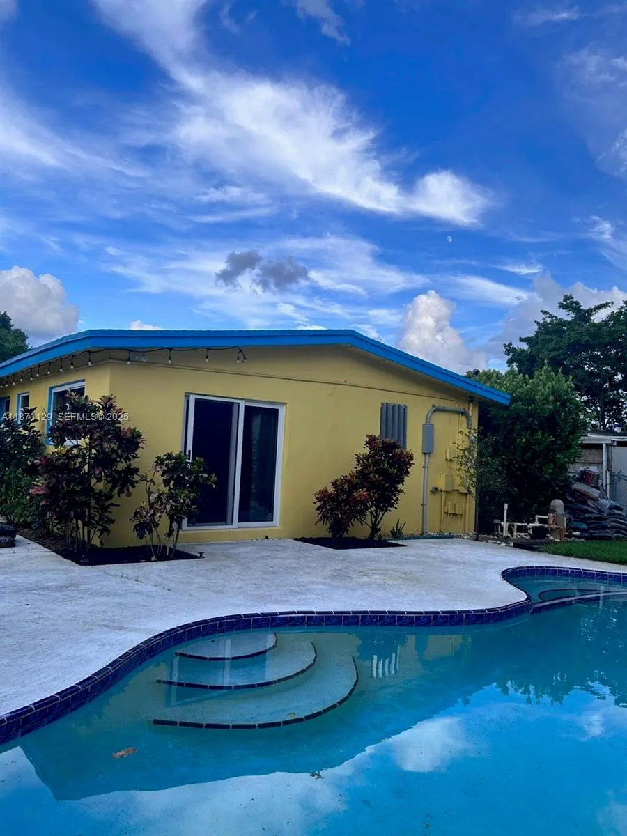 881 Sw 49th Ter, Plantation, Florida 33317, Plantation, Florida 33317, 2 Bedrooms Bedrooms, ,2 BathroomsBathrooms,Residential,For Sale,881 Sw 49th Ter, Plantation, Florida 33317,A11871129