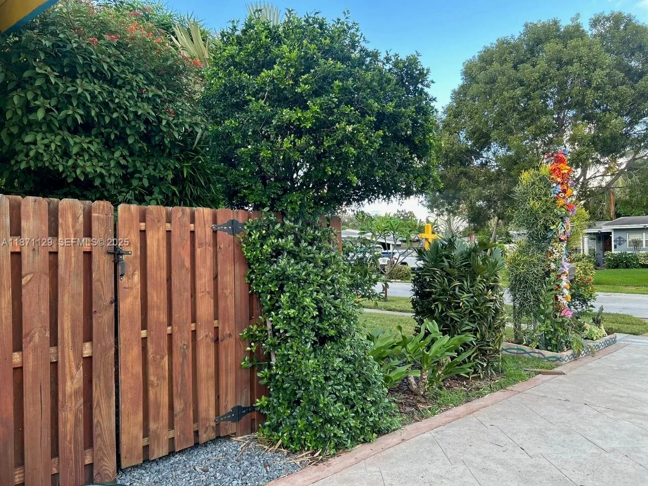 881 Sw 49th Ter, Plantation, Florida 33317, Plantation, Florida 33317, 2 Bedrooms Bedrooms, ,2 BathroomsBathrooms,Residential,For Sale,881 Sw 49th Ter, Plantation, Florida 33317,A11871129