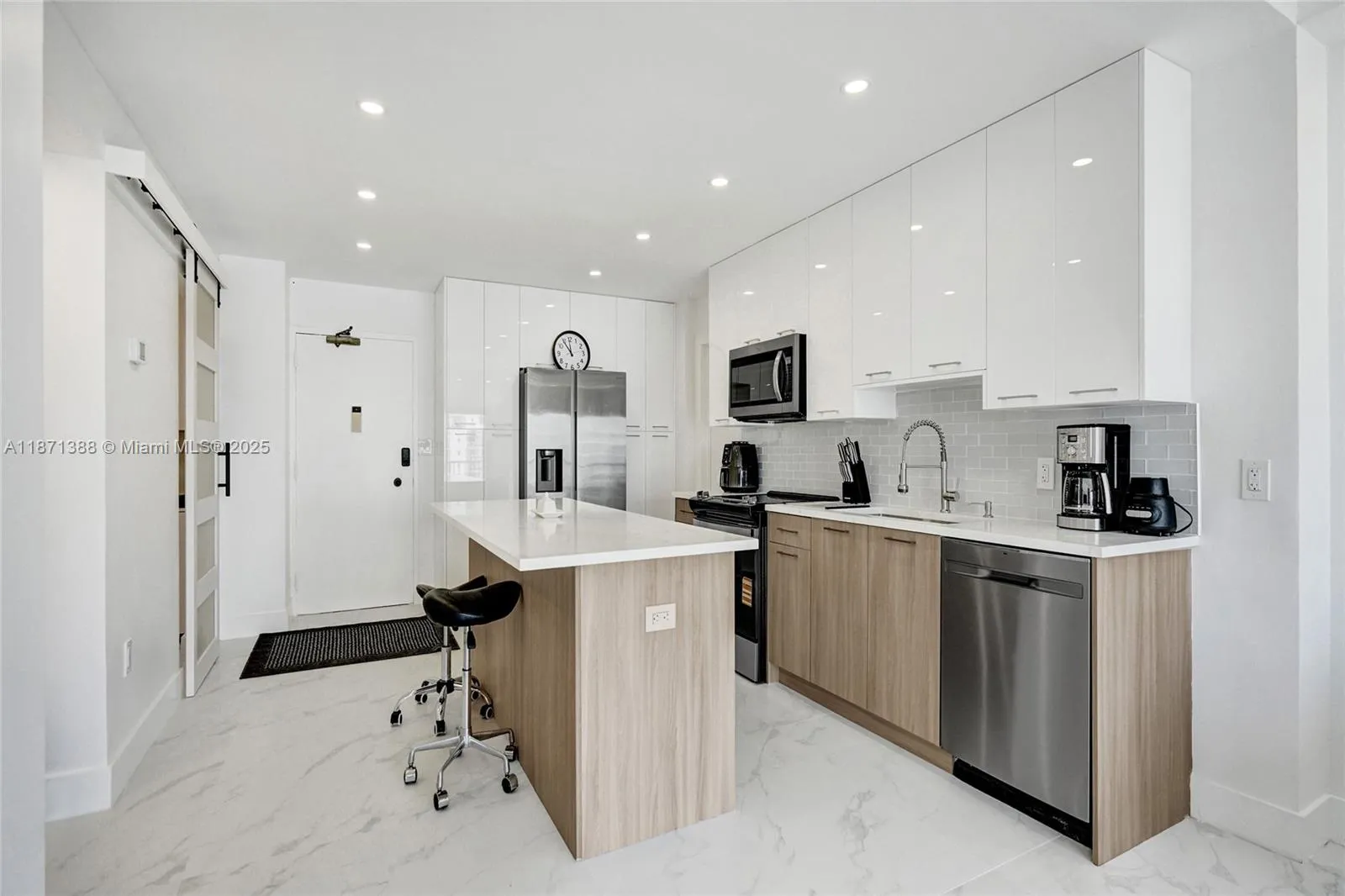 1985 S Ocean Dr 11l, Hallandale Beach, Florida 330, Hallandale Beach, Florida 33009, 1 Bedroom Bedrooms, ,1 BathroomBathrooms,Residential Lease,For Rent,1985 S Ocean Dr 11l, Hallandale Beach, Florida 330,A11871388
