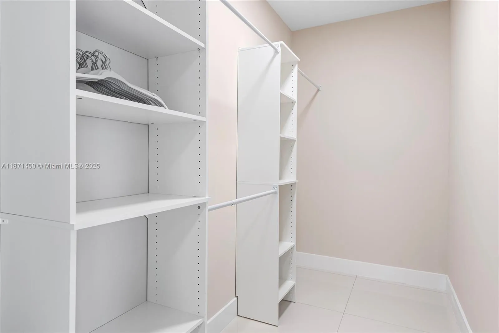 850 Washington St, Hollywood, Florida 33019, Hollywood, Florida 33019, 5 Bedrooms Bedrooms, ,6 BathroomsBathrooms,Residential Lease,For Rent,850 Washington St, Hollywood, Florida 33019,A11871450