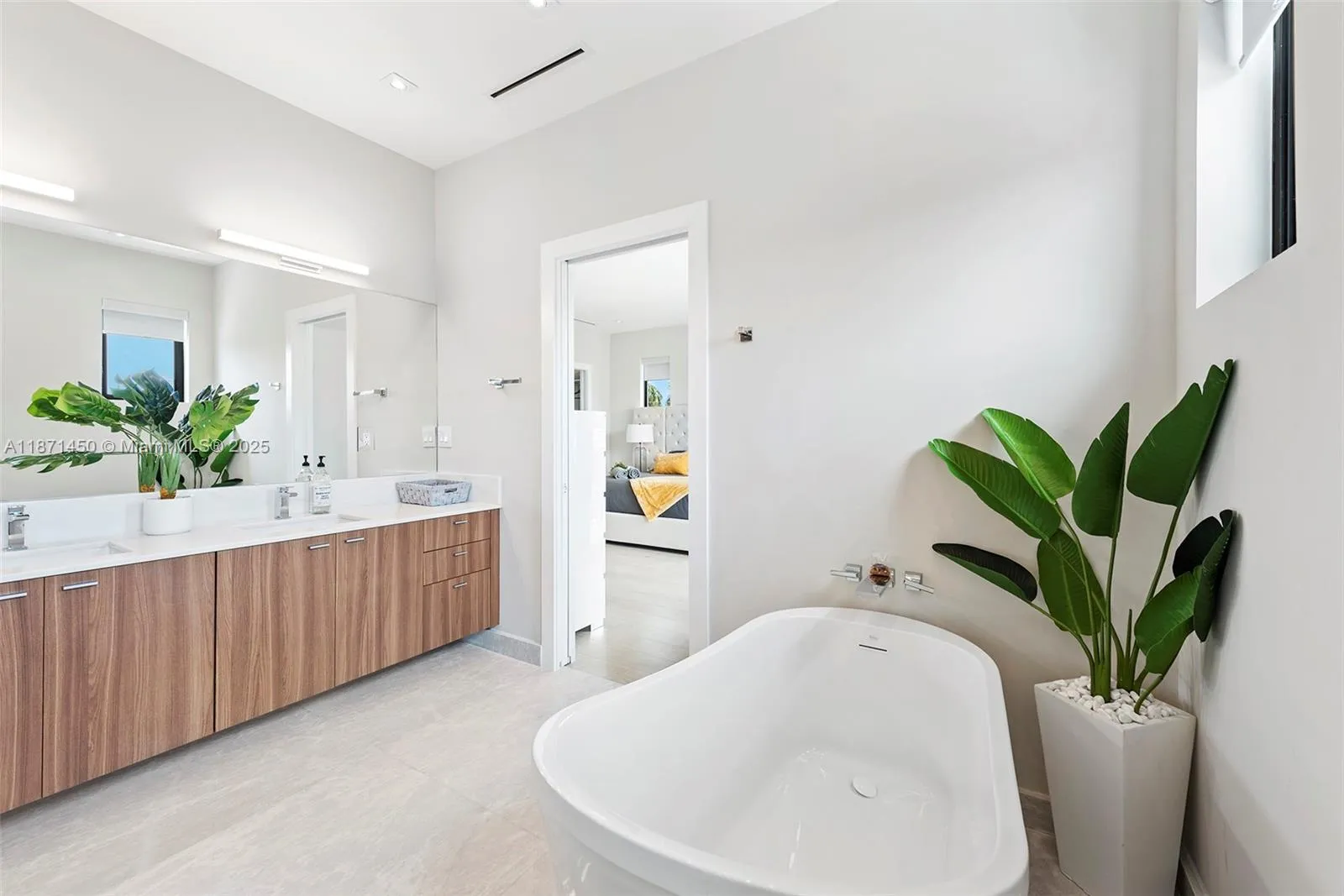 850 Washington St, Hollywood, Florida 33019, Hollywood, Florida 33019, 5 Bedrooms Bedrooms, ,6 BathroomsBathrooms,Residential Lease,For Rent,850 Washington St, Hollywood, Florida 33019,A11871450