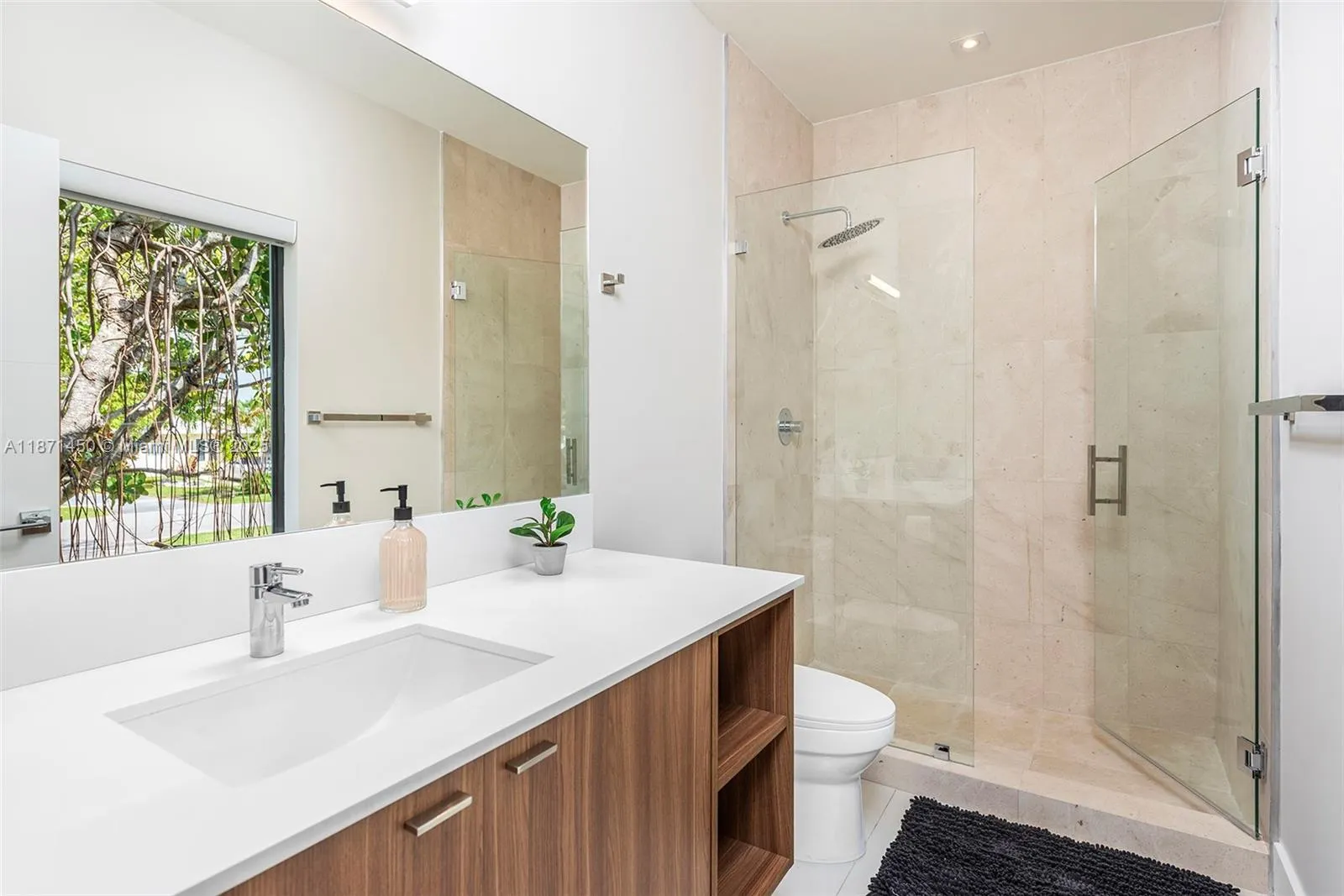 850 Washington St, Hollywood, Florida 33019, Hollywood, Florida 33019, 5 Bedrooms Bedrooms, ,6 BathroomsBathrooms,Residential Lease,For Rent,850 Washington St, Hollywood, Florida 33019,A11871450