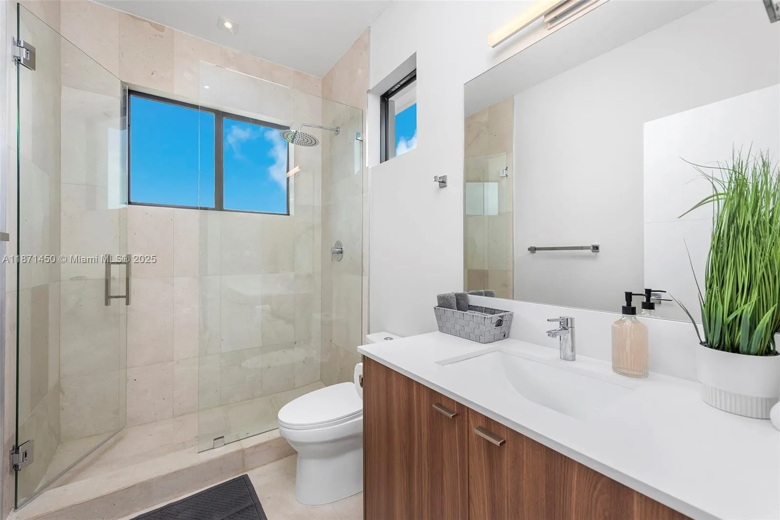 850 Washington St, Hollywood, Florida 33019, Hollywood, Florida 33019, 5 Bedrooms Bedrooms, ,6 BathroomsBathrooms,Residential Lease,For Rent,850 Washington St, Hollywood, Florida 33019,A11871450