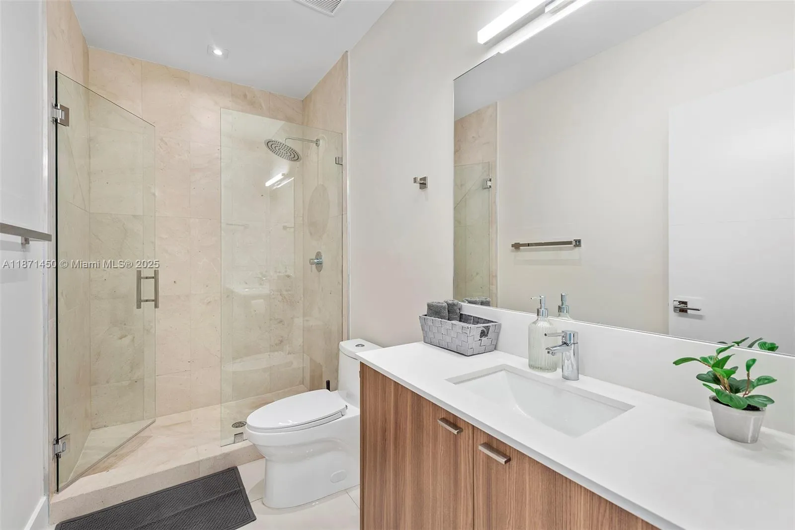 850 Washington St, Hollywood, Florida 33019, Hollywood, Florida 33019, 5 Bedrooms Bedrooms, ,6 BathroomsBathrooms,Residential Lease,For Rent,850 Washington St, Hollywood, Florida 33019,A11871450