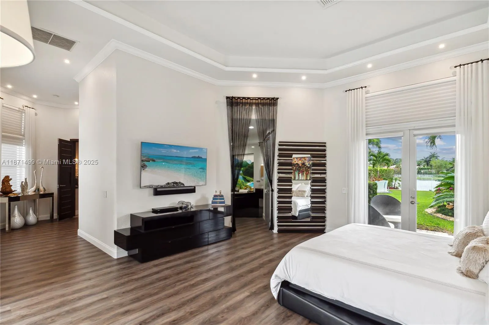 1371 Victoria Isle Dr, Weston, Florida 33327, Weston, Florida 33327, 5 Bedrooms Bedrooms, ,5 BathroomsBathrooms,Residential,For Sale,1371 Victoria Isle Dr, Weston, Florida 33327,A11871499