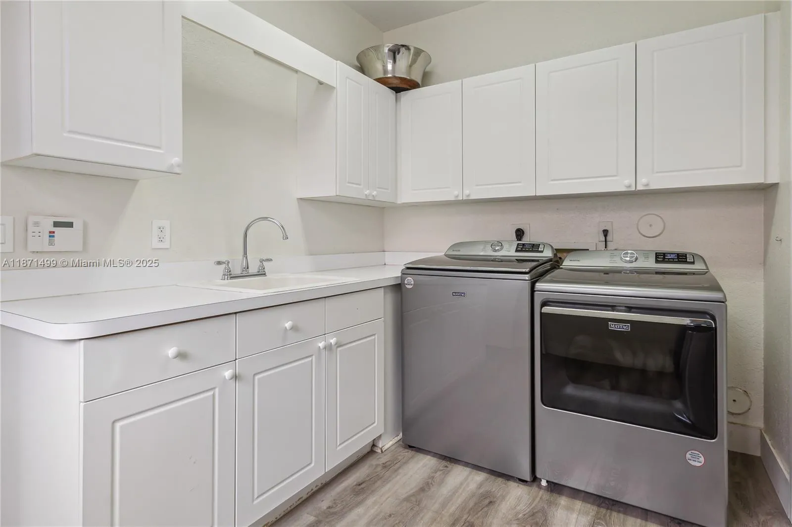 1371 Victoria Isle Dr, Weston, Florida 33327, Weston, Florida 33327, 5 Bedrooms Bedrooms, ,5 BathroomsBathrooms,Residential,For Sale,1371 Victoria Isle Dr, Weston, Florida 33327,A11871499