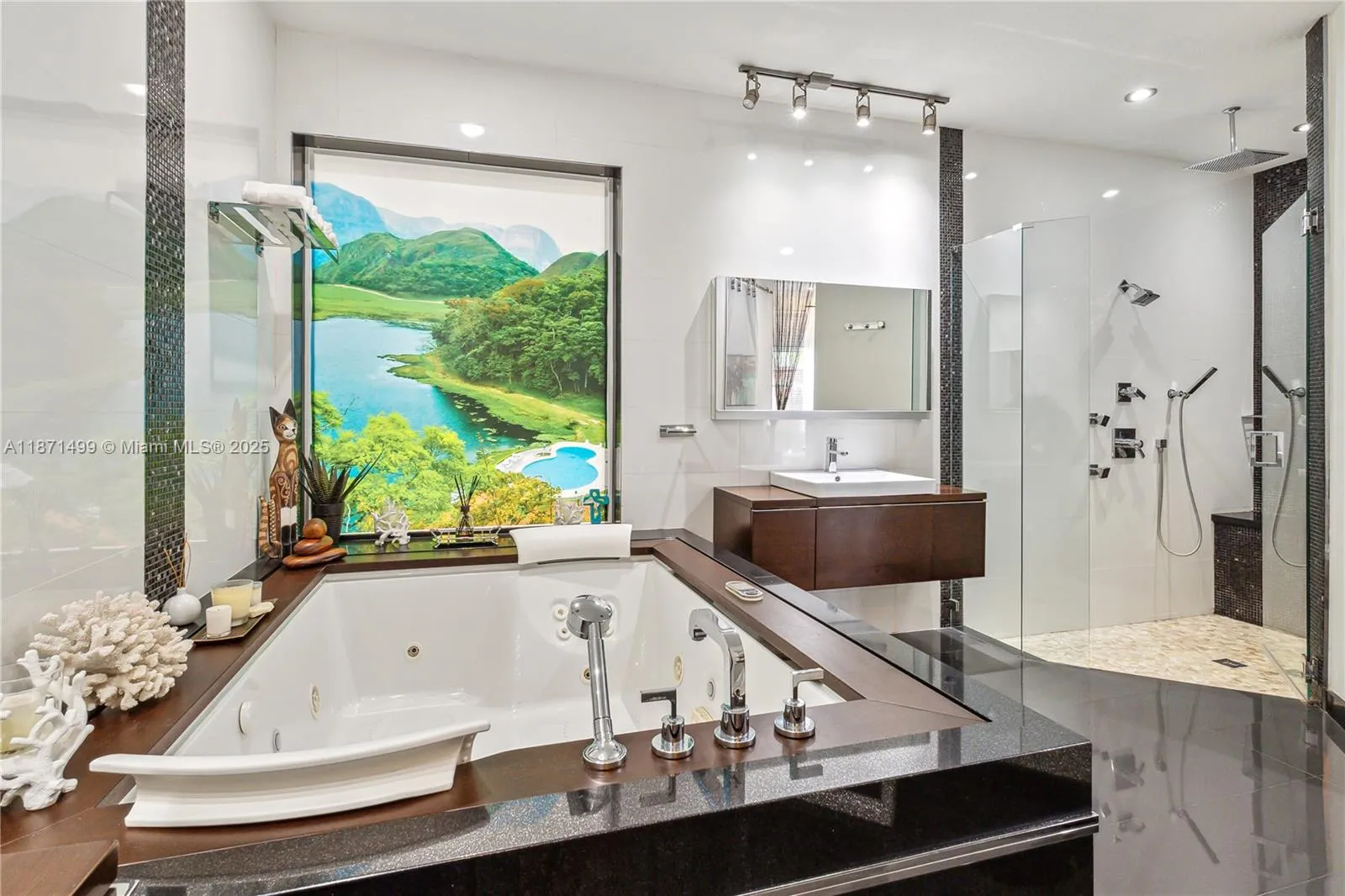 1371 Victoria Isle Dr, Weston, Florida 33327, Weston, Florida 33327, 5 Bedrooms Bedrooms, ,5 BathroomsBathrooms,Residential,For Sale,1371 Victoria Isle Dr, Weston, Florida 33327,A11871499