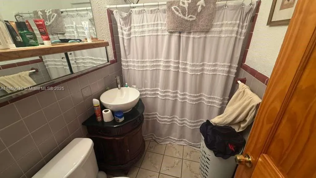 2411 Hayes St, Hollywood, Florida 33020, Hollywood, Florida 33020, ,Residential Income,For Sale,2411 Hayes St, Hollywood, Florida 33020,A11869046