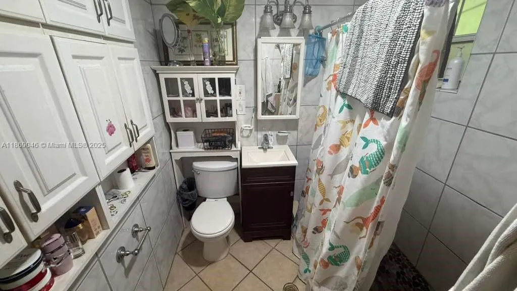 2411 Hayes St, Hollywood, Florida 33020, Hollywood, Florida 33020, ,Residential Income,For Sale,2411 Hayes St, Hollywood, Florida 33020,A11869046