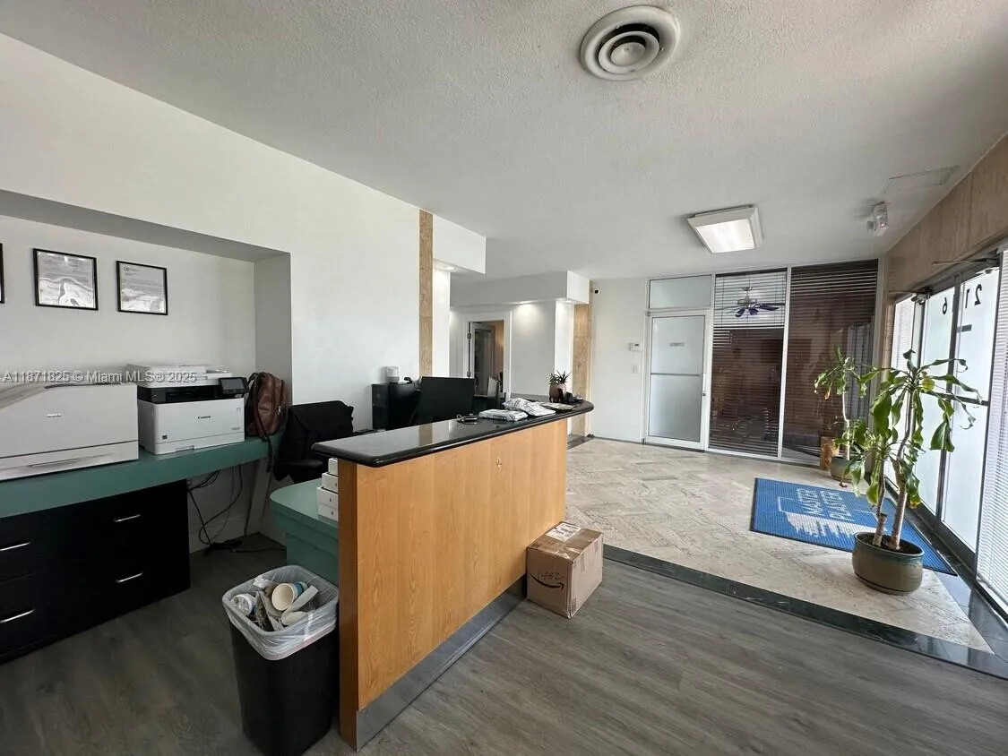 2116 Hollywood Blvd, Hollywood, Florida 33020, Hollywood, Florida 33020, ,Commercial Lease,For Rent,2116 Hollywood Blvd, Hollywood, Florida 33020,A11871825